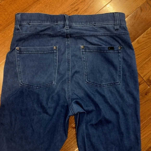 Hue 💙 Light Wash  Denim Casual jeans pants Legging Sz M - Picture 13 of 15